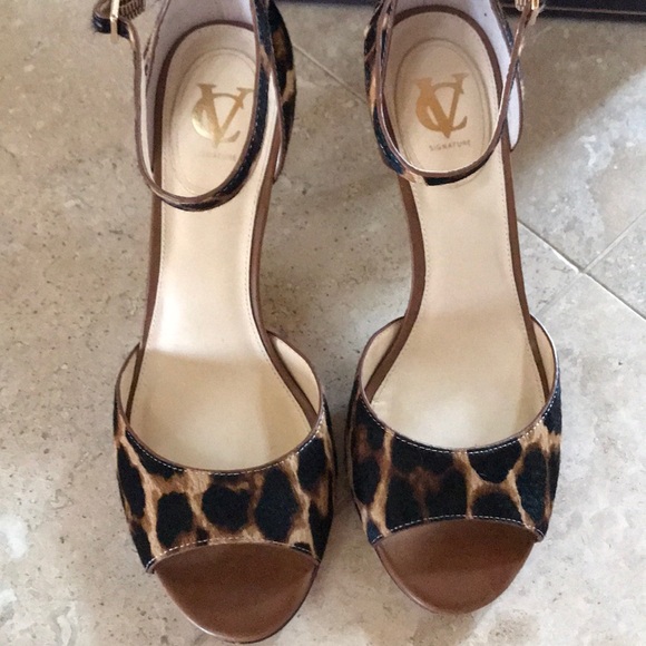 Shoes - Picture 2 of 7